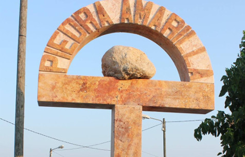 Monumento Piedra Amarilla